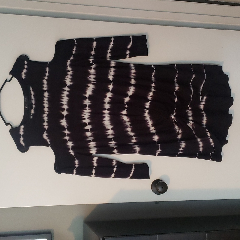 Black and white long cold shoulder tunic